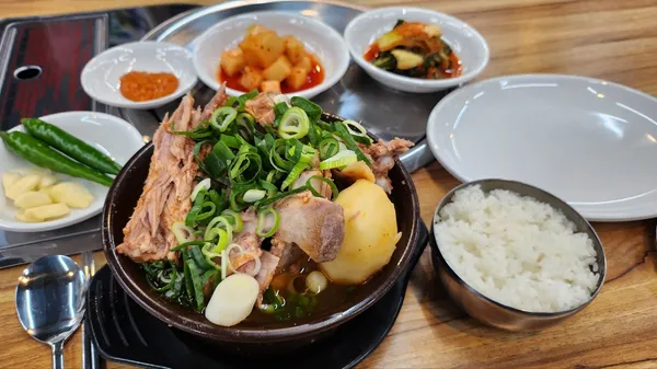 원조감자탕일미집 홍대점 사진 2