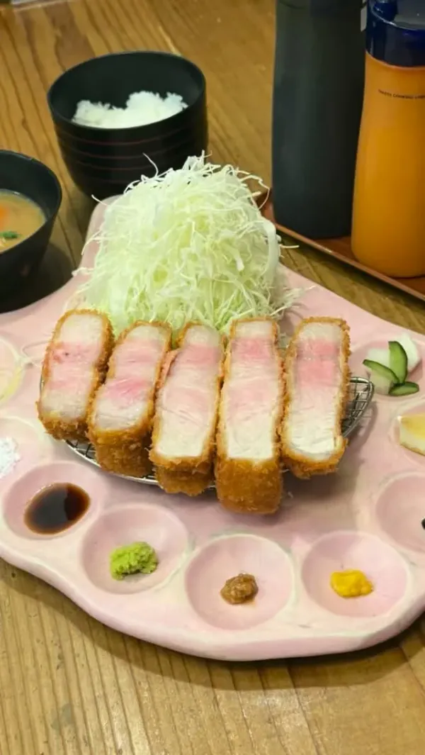とんかつニューベイブ谷町本店の写真3