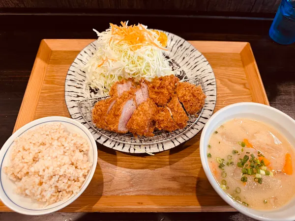 とん汁の店 まるやま食堂 雑色店 사진 3