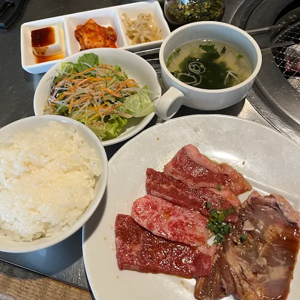 炭火焼肉 絵のある街 上野店 사진 5