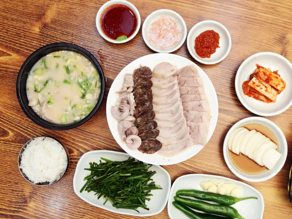 쌍둥이돼지국밥 본점