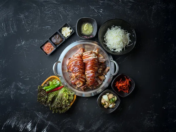소담오향족발본점