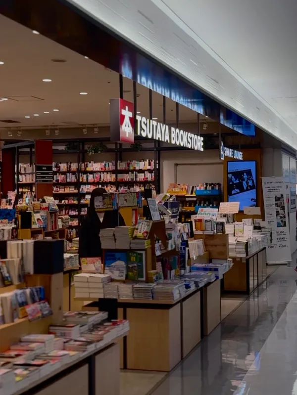 TSUTAYA BOOKSTORE 福岡空港の写真3