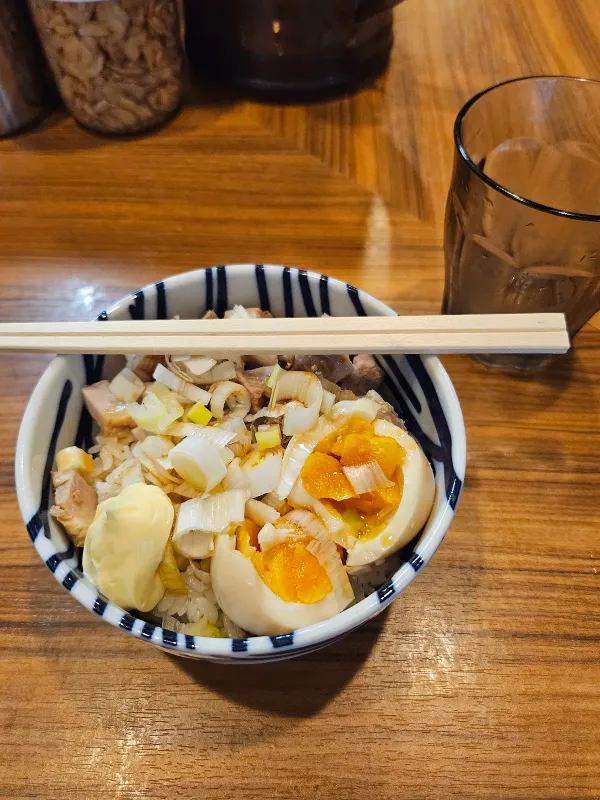横浜豚骨醤油ラーメンYOLOの写真4