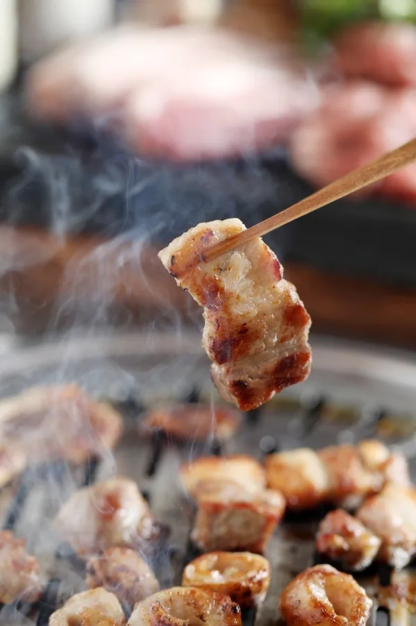 통통돼지뽈살 홍대본점