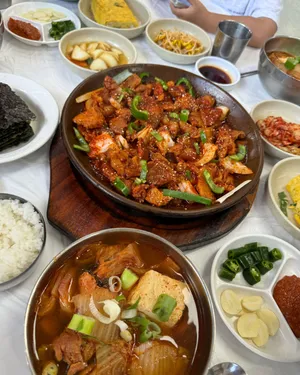 タボン食堂