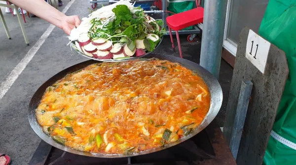 유명산흥부네솥뚜껑닭볶음탕 사진 4
