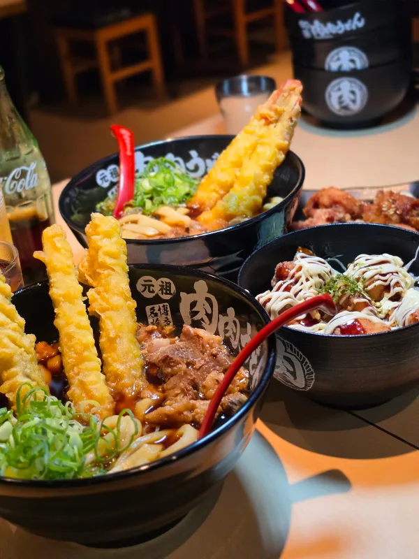 元祖肉肉うどん 川端店 사진 4