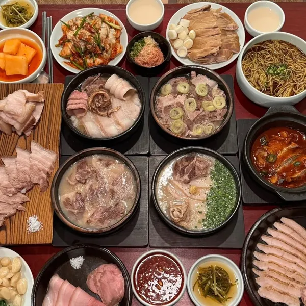 엄용백 돼지국밥 종각점