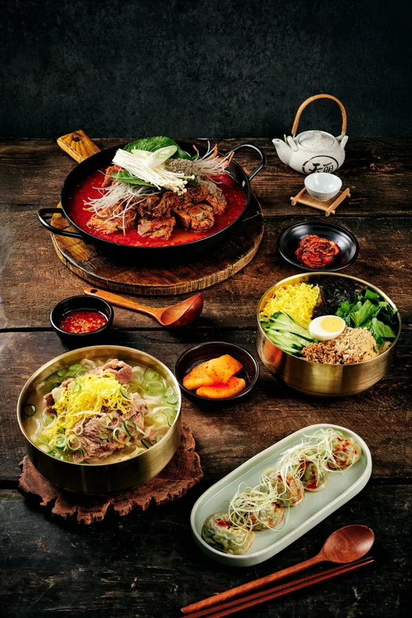 평이담백 뼈칼국수 본점