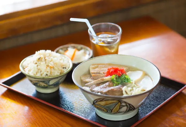 そば処きくや 沖縄そば専門店 사진 3