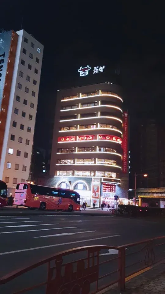 肉の万世 秋葉原本店ビルの写真3