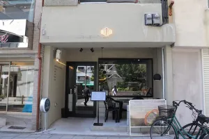 Croissant specialty store “ and “ Uehommachi