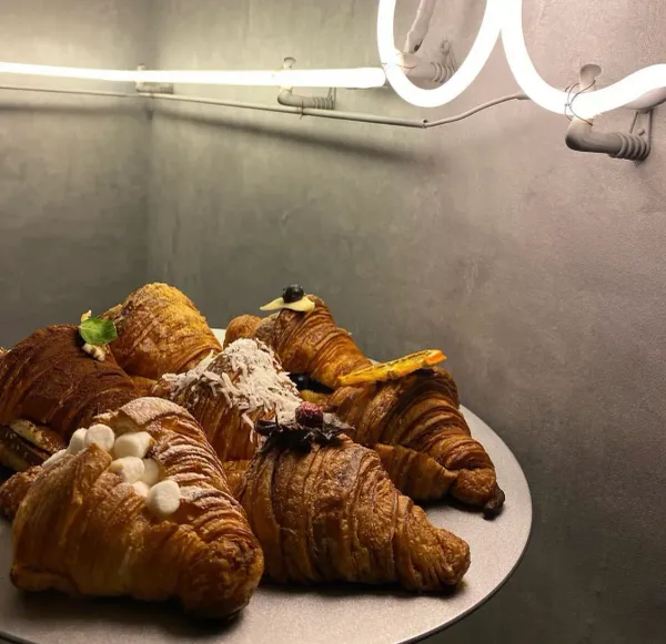 Croissant specialty store “ and “ Uehommachi 사진 3