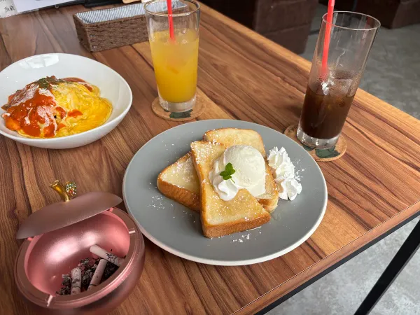 Cafe & Bar Weal'S (ミドリーマンカフェ) 사진 3