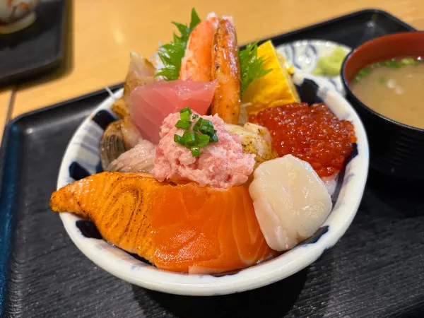 一夜干しと海鮮丼 できたて屋 JRタワーステラプレイス店 사진 4