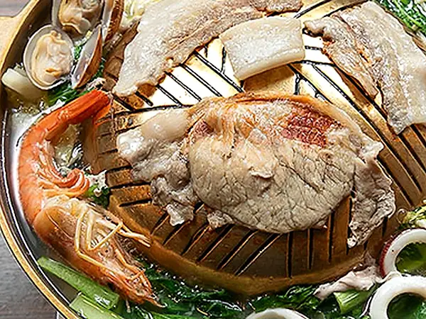 札幌タイ料理 サワディー ムーガタ専門店 สวัสดีหมูกะทะ 사진 3