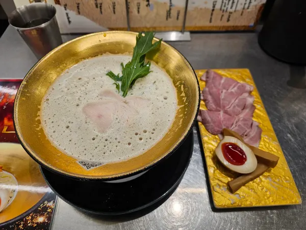名もなきラーメン 堺筋本町店の写真2