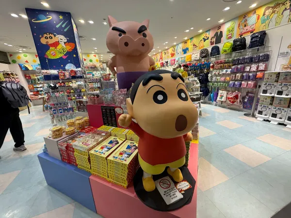 クレヨンしんちゃんオフィシャルショップ アクションデパート心斎橋店 사진 3