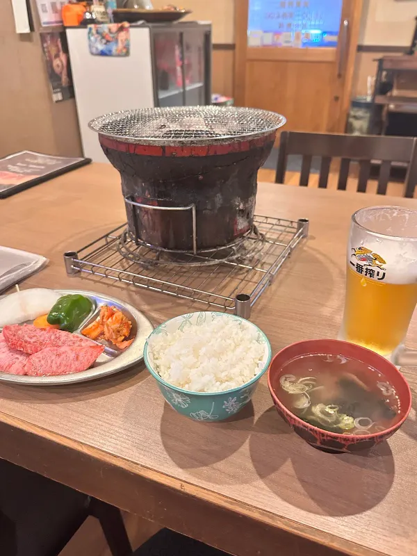 炭火焼肉 しちりんや