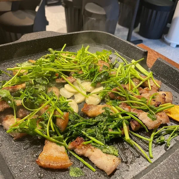 풀뜯는돼지