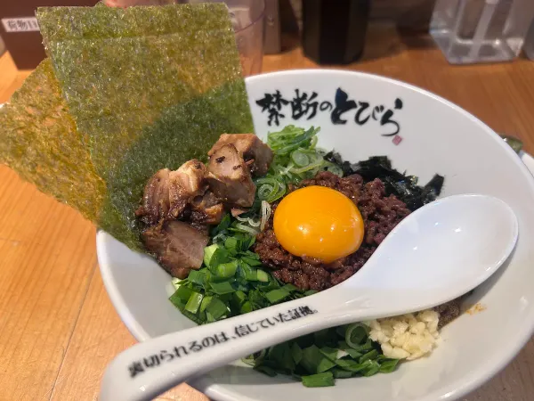 台湾まぜそば 禁断のとびら 池袋東口総本店の写真4