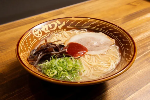 博多ラーメン豚骨セワンの写真3