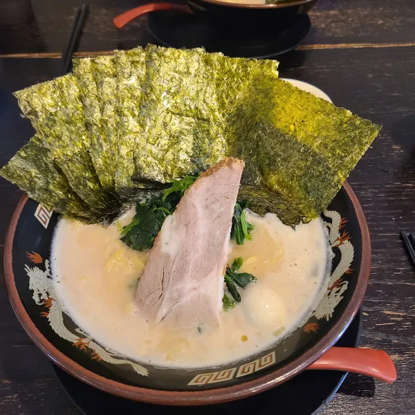 Yokohama-iekei-Ramen Shinzan Matsuyamachi 사진 5