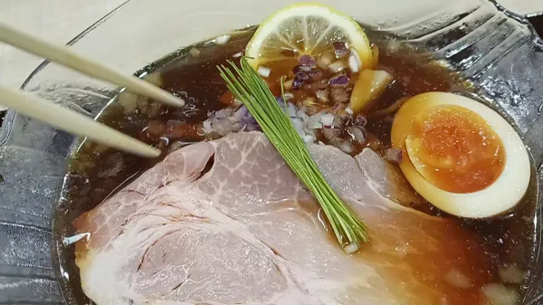 宍道湖しじみ中華蕎麦 琥珀 ららぽーと福岡店 사진 2