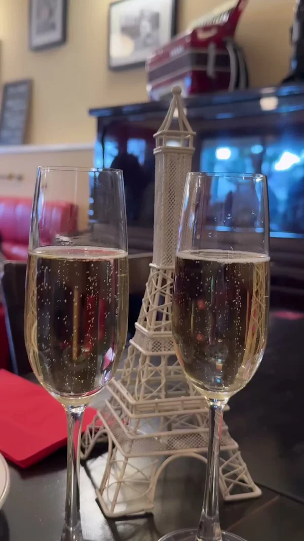 ビストロ カフェ・ド・パリ Bistrot Café de Paris