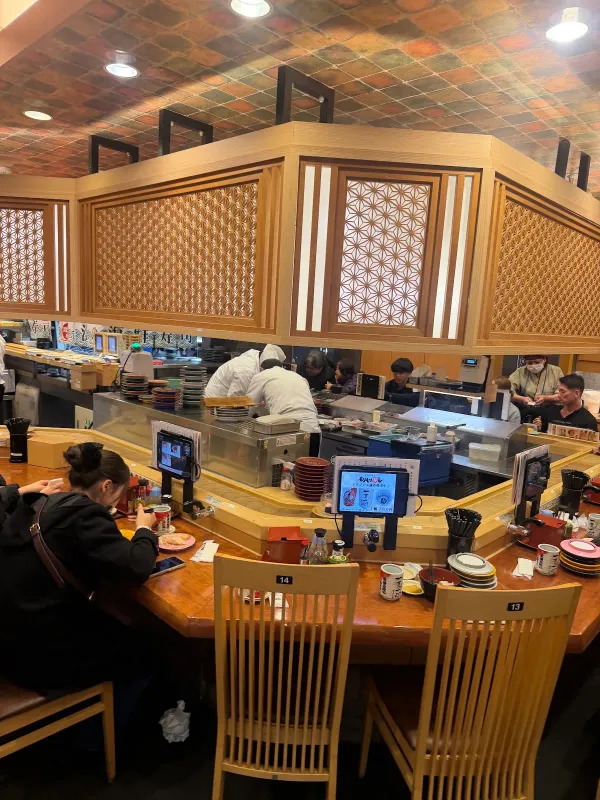 まわる寿し もりもり寿し 近江町店の写真4