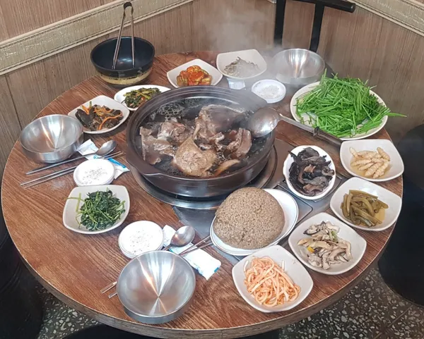 월출산생오리전문점