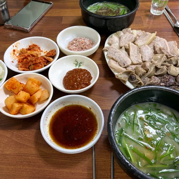 Jeju Halmae Sundaegukbap