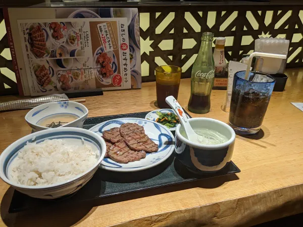 牛たんとろろ麦めし ねぎし 菊水ビル店の写真2