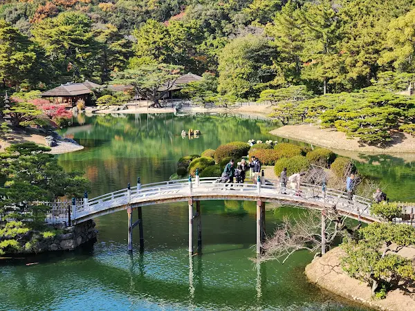 리츠린공원 동문 주차장