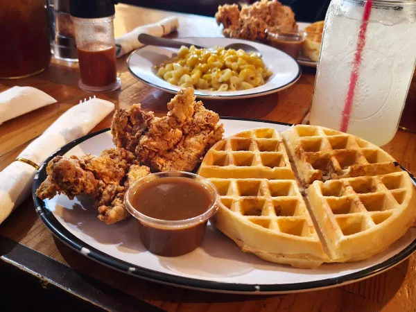 CC's Chicken N' Waffles 사진 5