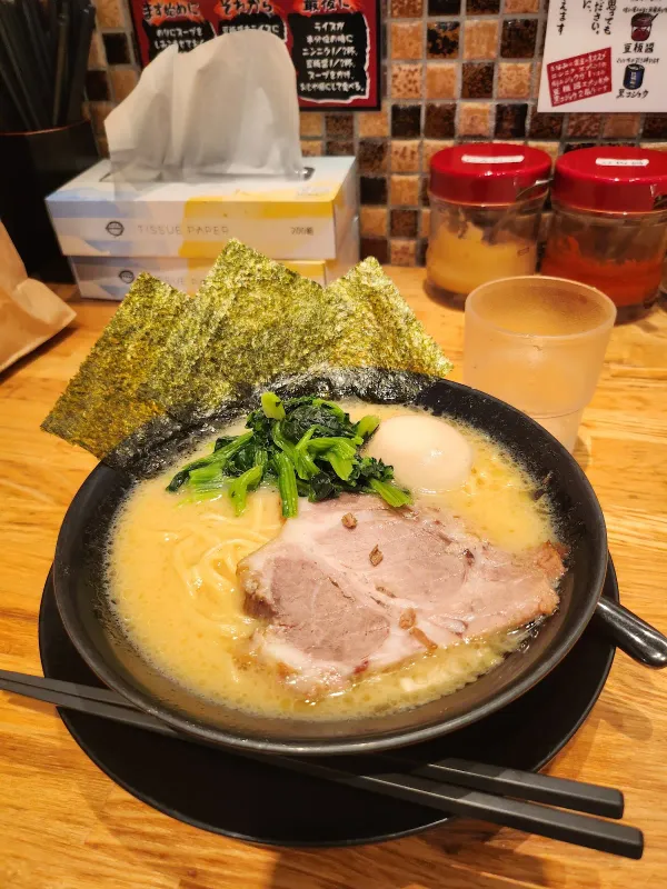 家系ラーメン 頂㐂家 長堀橋店の写真2