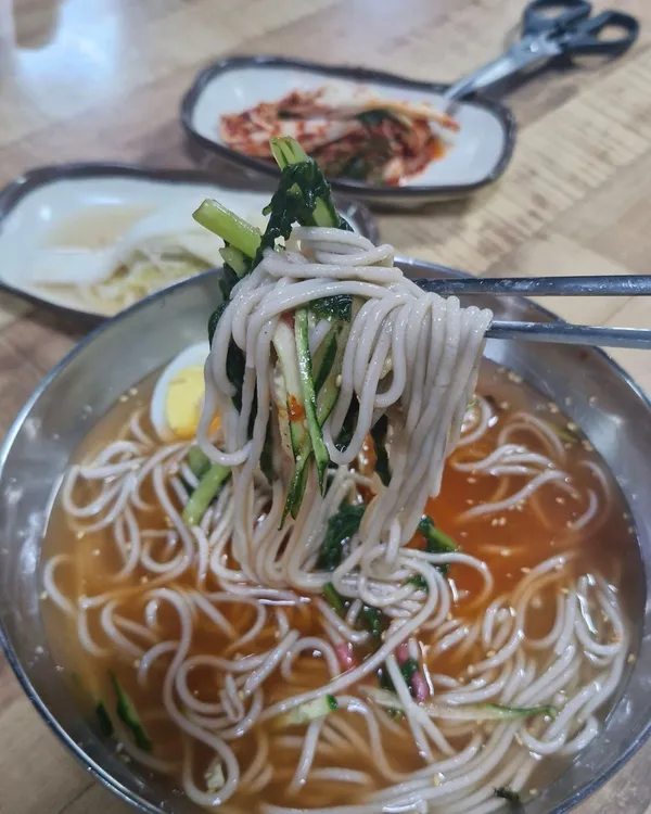 청루봉평메밀막국수전문점