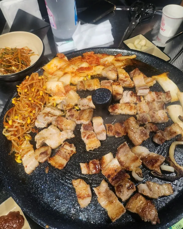 솥뚜껑삼겹살집 사진 5