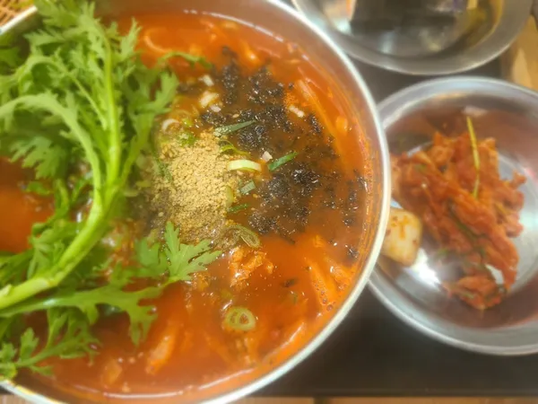 아방얼큰칼국수국밥