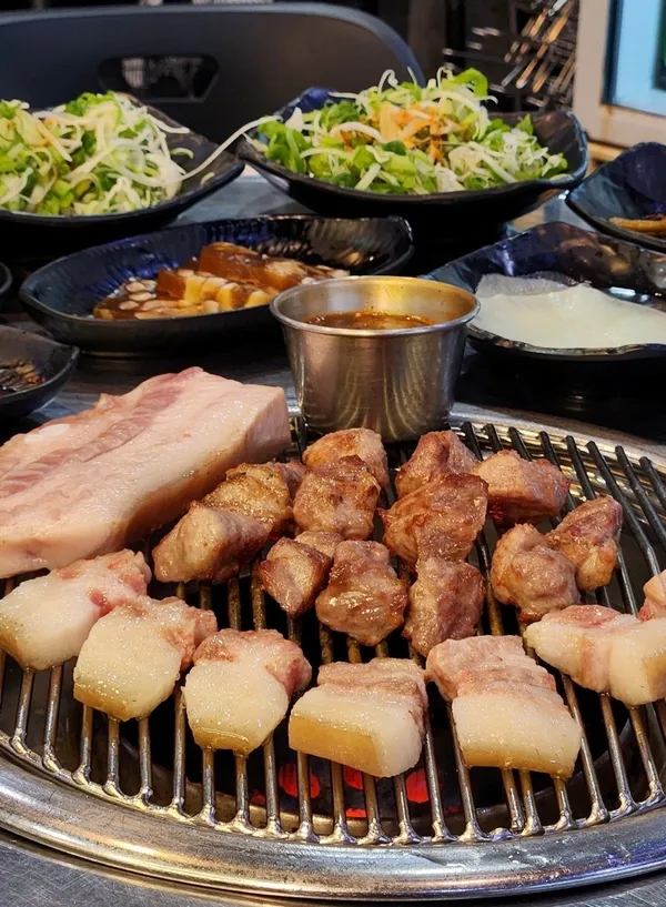 형돈