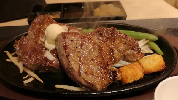 1 Pound Steak & Hamburg Takeru in Hankyu Sanban Gai 사진 2
