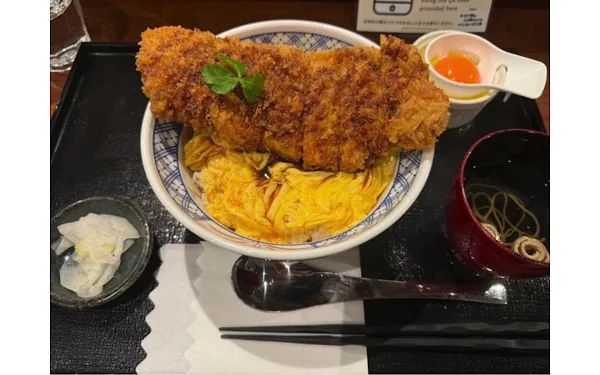 가츠동은 사람을 행복하게 만든다, 아카사카 점 사진 2