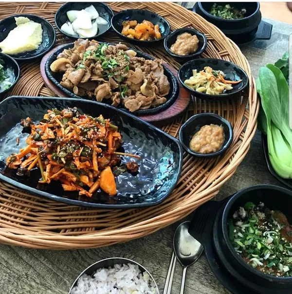 웰빙황토우렁이쌈밥 본점