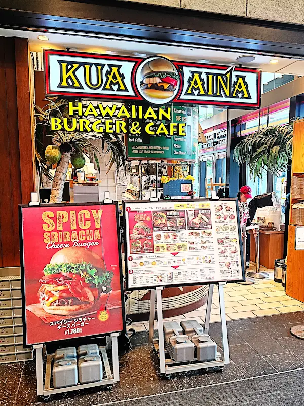 Kua’Aina Hawaiian Burger & Cafe 사진 3