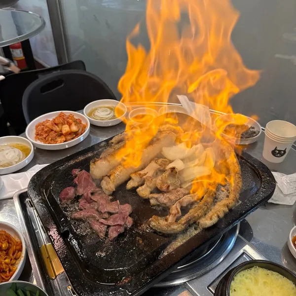 구들짱황소곱창 인계동본점