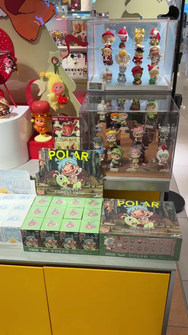 POP MART 우메다 다이마루점 사진 2