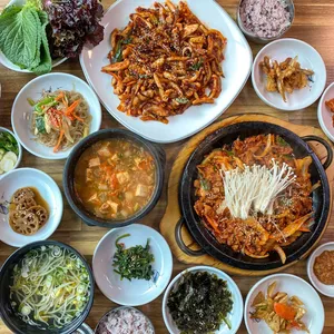 Banwoldang Buja Sikdang