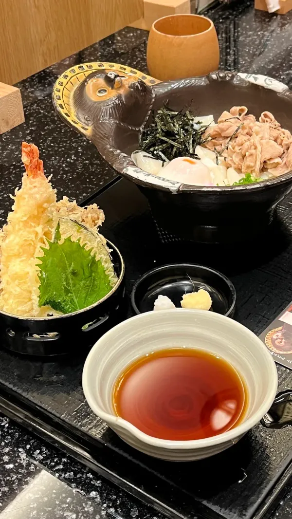 花山うどん 羽田エアポートガーデン店 사진 5