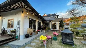 Cafe Dasi, Bom